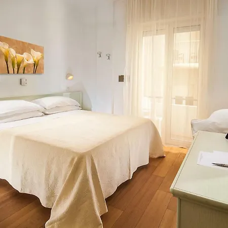 La Rosa Hotel 3*
